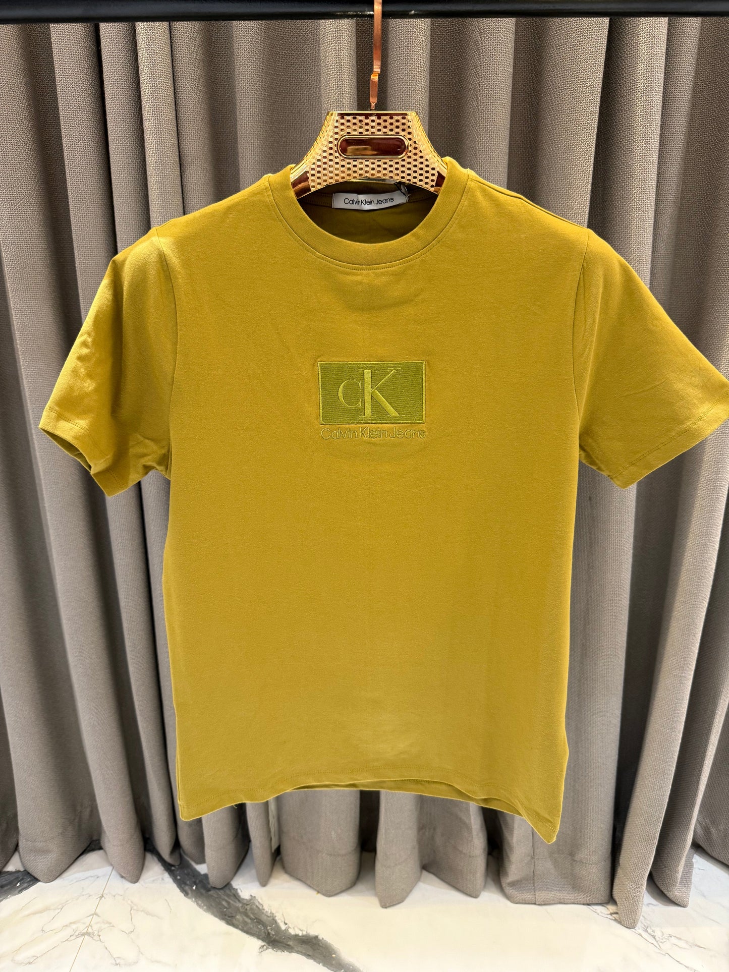 CALVIN KLEIN JEANA MEHNDI BROWN PREMIUM TSHIRT C1