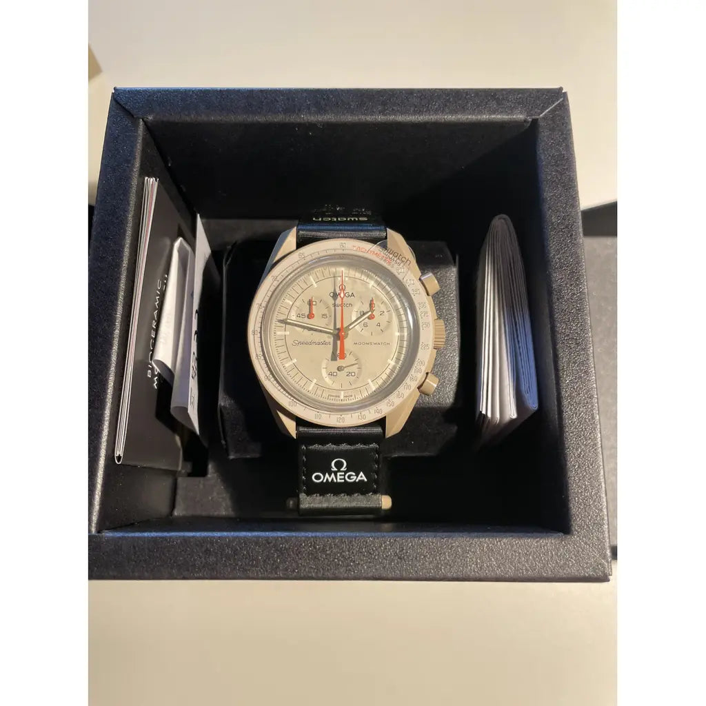 Omega X Swatch
Ceramic watch
Never worn, with tag
Beige, Ceramic