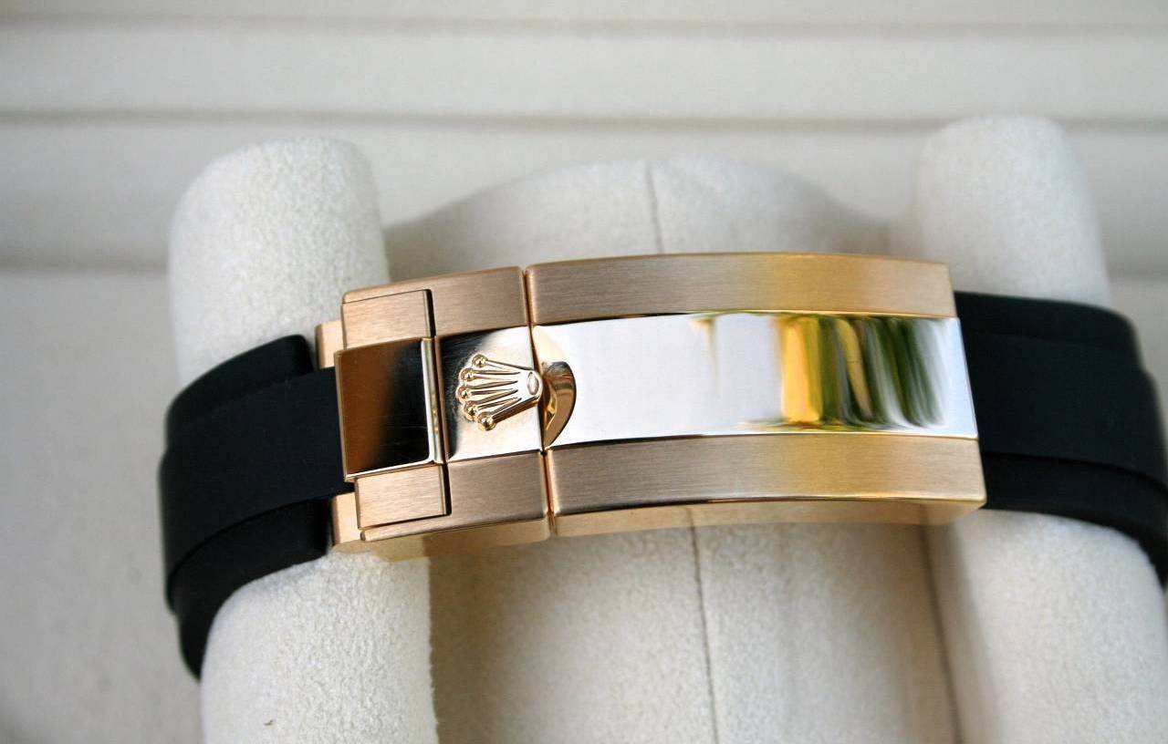 ROLEX YACHT MASTER - GOLD BLACK