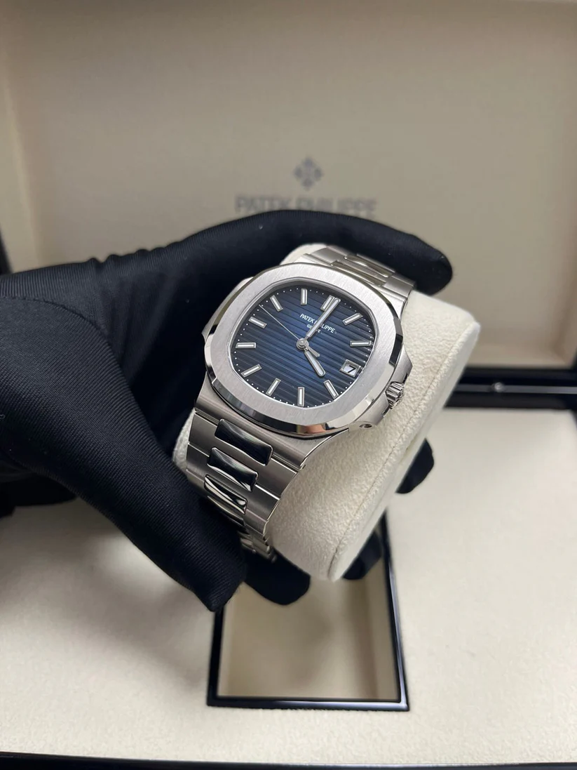 PATEK PHILIPPEE NAUTILUS SELF-WINDING